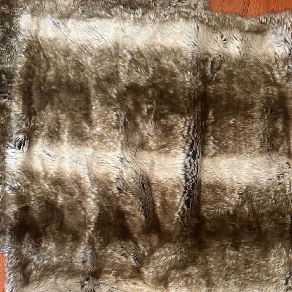 Like new Pottery barn Euro Pillow Cover Luxurious Faux Fur brown set of 3 ombré - Picture 3 of 8